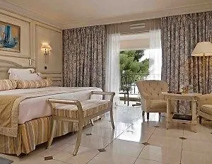 Le Club De Cavaliere And Hotel